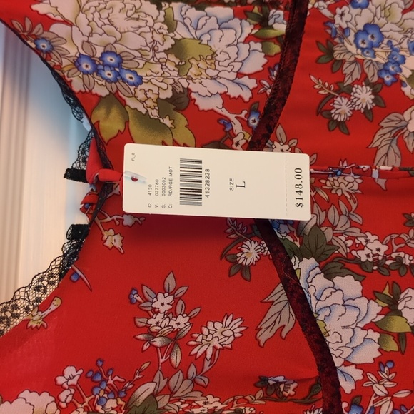 Red dress below the knee - Picture 3 of 4